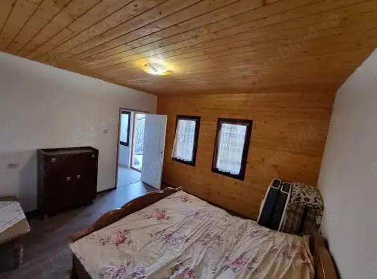 A 38 Proprietarul vinde 2 case cu 510 mp teren in ?erbane?ti Bacau - 7