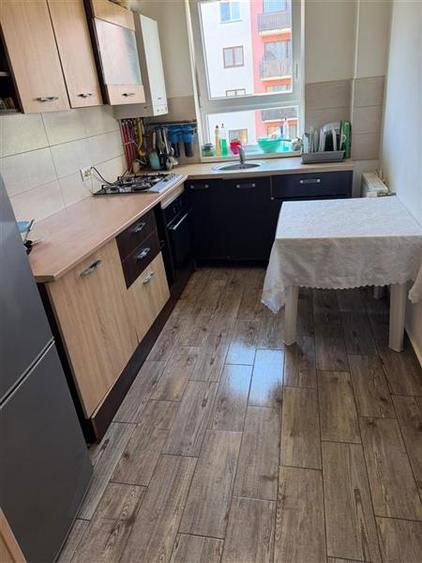 Apartament cu 2 camere decomandat în Tractorul