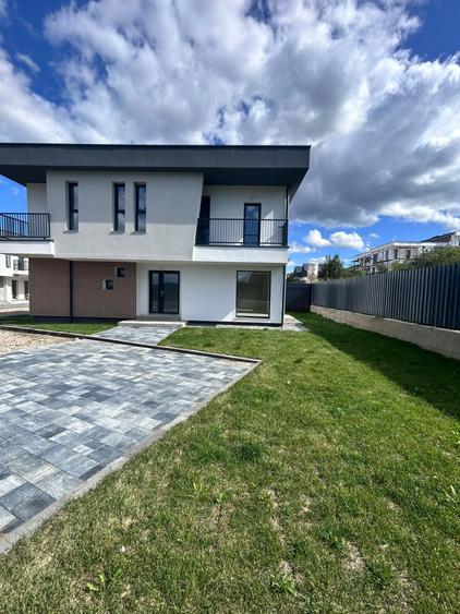 CASA TRIPLEX DE VÂNZARE ÎN FLOREȘTI - 1