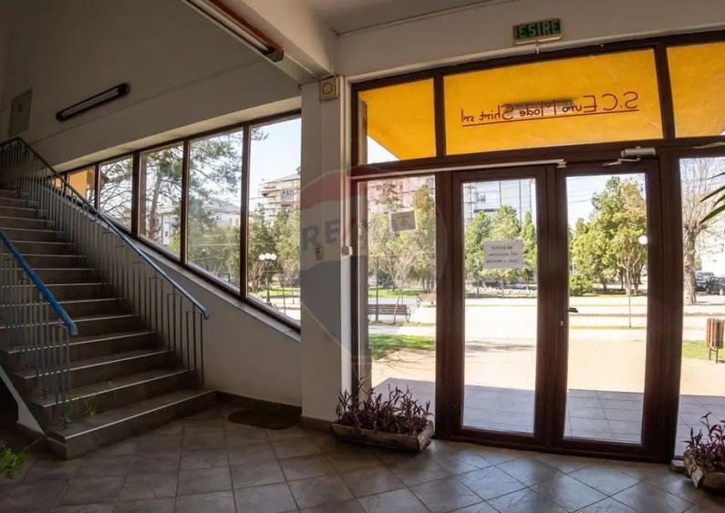 Spa?iu comercial de 1,460mp in zona Central - 17