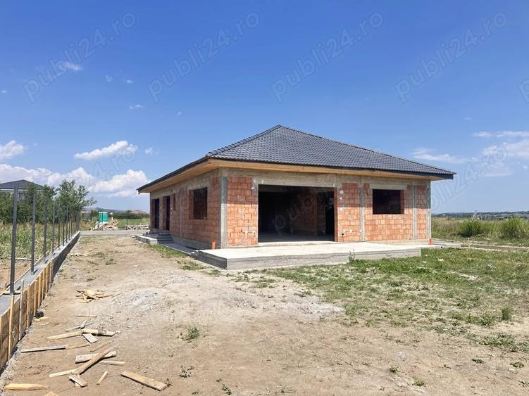 Casa la rosu 191 mp, teren 1000 mp - 1