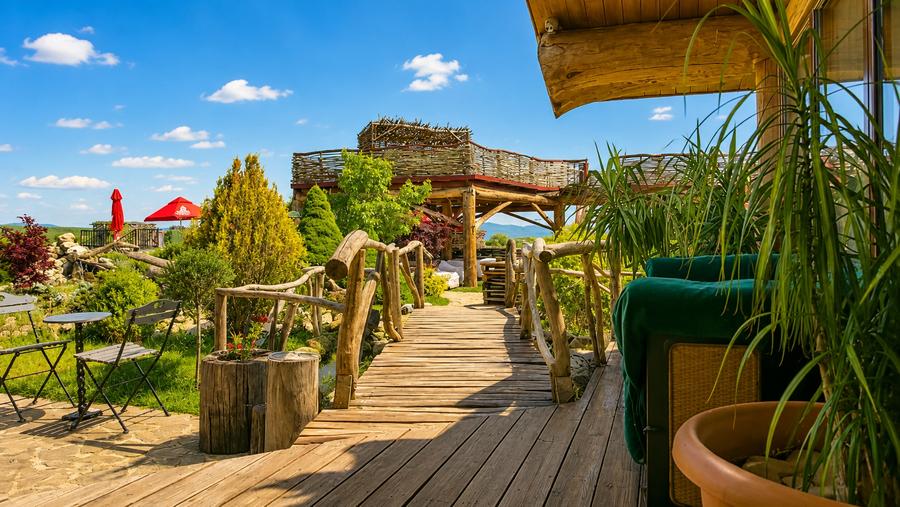 Casă individuală cu 7 camere cu Piscina în Podu Oltului
