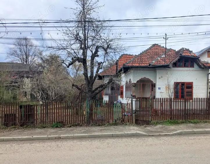 Casa brancoveneasca + teren generos - Pucioasa, zona Patrana ideal pentru renovare sau constructie - 6