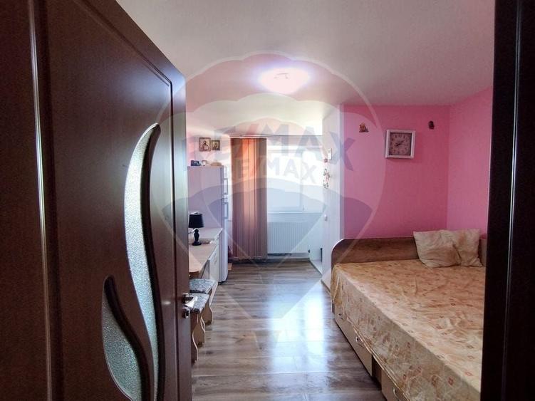 Garsonieră de v&acirc;nzare, etaj 3, zona Letea - 1