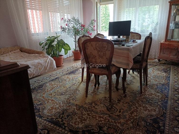 Apatament 4 camere in vila zona Aurel Vlaicu Apatament 4 camere in vila zona Aurel Vlaicu