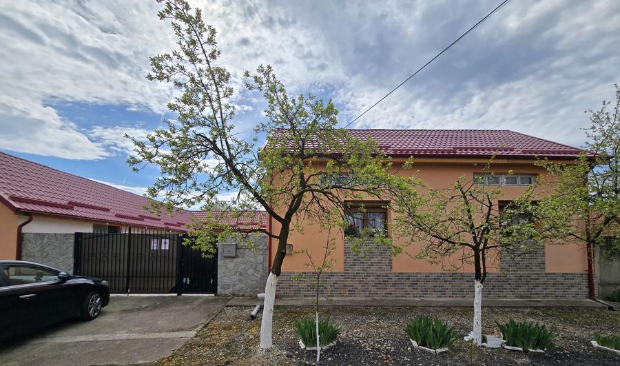 Casa renovata, cu 2924 mp teren. Front stradal 38 m. Garaj 2 masini. - 6