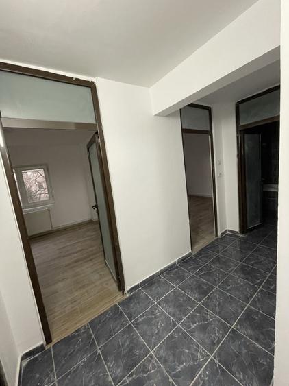 Apartament cu 3 camere decomandat, mobilat în Virtuții