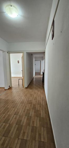 Apartament cu 4 camere decomandat în Pantelimon