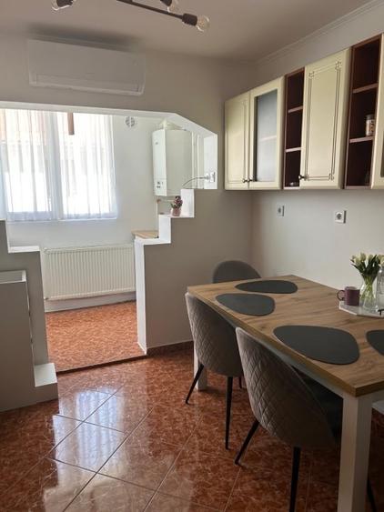 Apartament cu 3 camere decomandat, mobilat în Central