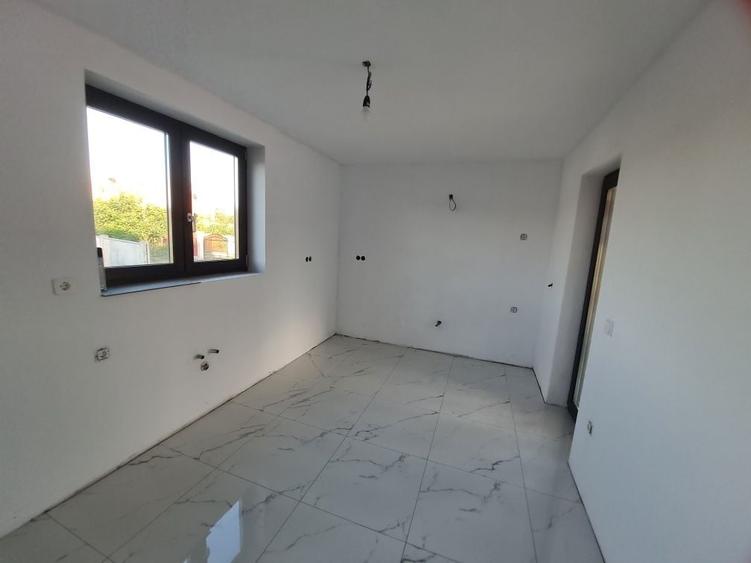 Casă cu 4 camere în Muntenii de Sus