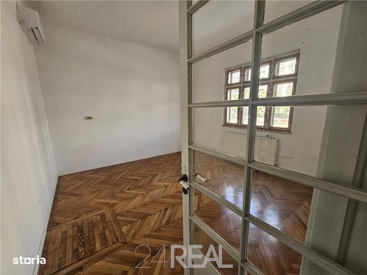 Casă cu 4 camere în Splaiul Unirii