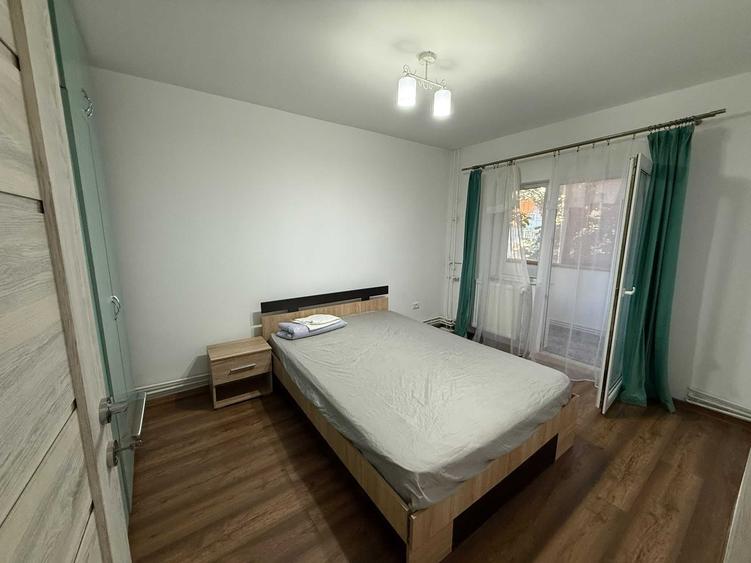 Apartament cu 3 camere semidecomandat în Central