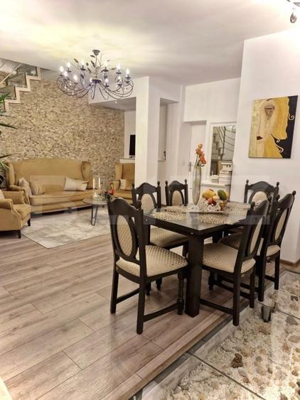 Apartament cu 4 camere semidecomandat, mobilat în Ultracentral