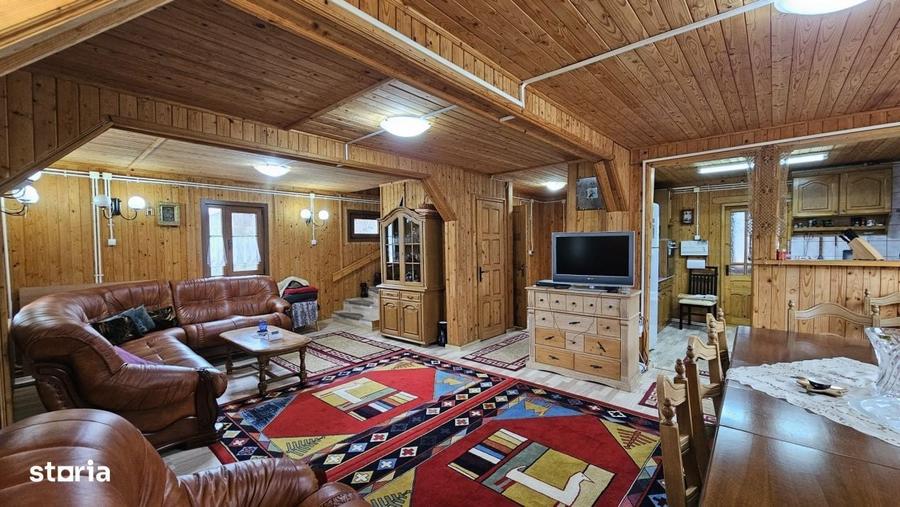 Casă cu 4 camere în Sticlăria
