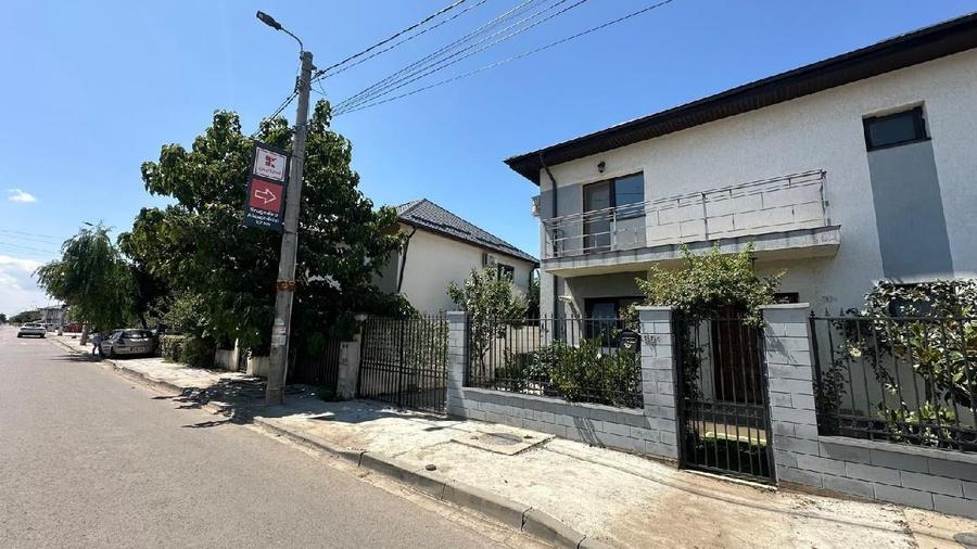 Casă individuală cu 4 camere cu Teren 200 Mp în Central