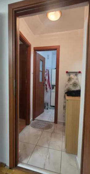 Apartament cu 3 camere decomandat în Florilor