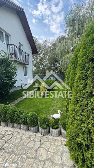 Casă cu 4 camere cu Teren 400 Mp în Central