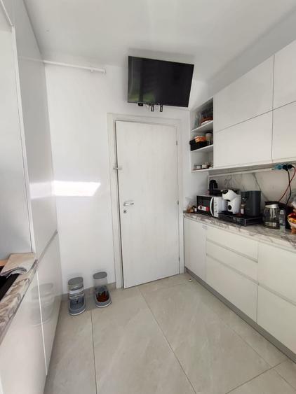 Apartament cu 4 camere decomandat în Berceni