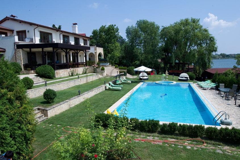 Casă individuală cu 10 camere cu Piscina în Snagov