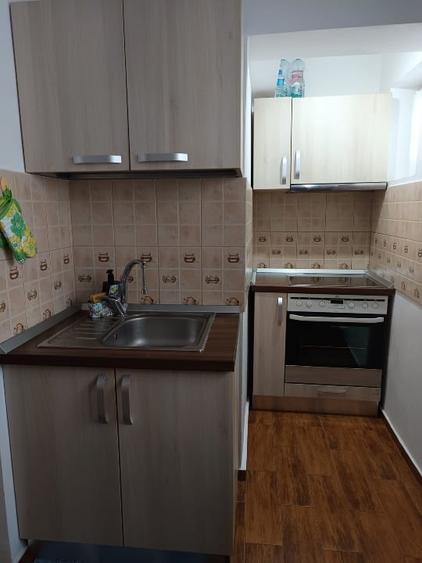 Apartament cu 4 camere decomandat, mobilat în Central
