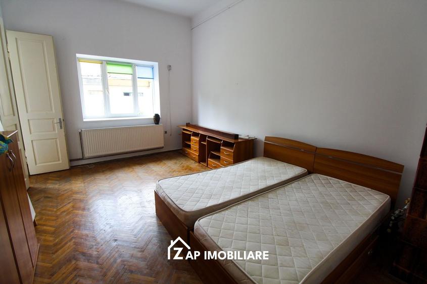 Casă individuală cu 5 camere cu Canalizare în Central