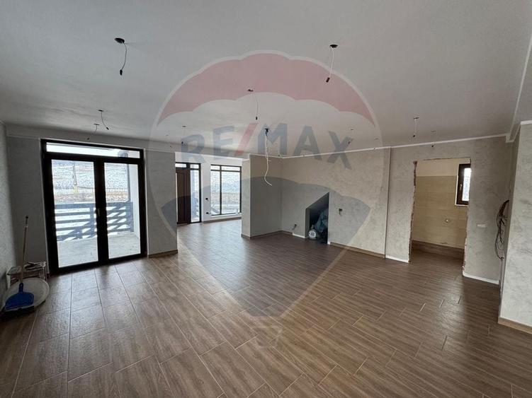 Casa  si  teren zona Balaurul - 46