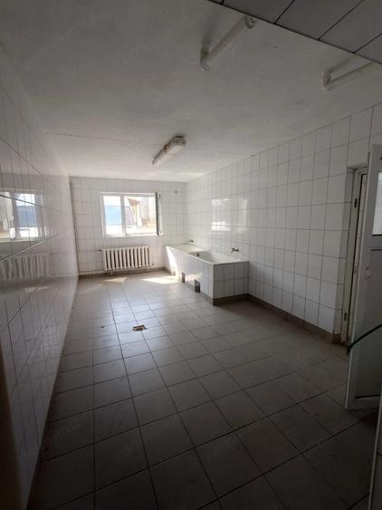 Spațiu comercial, de 220 mp, în Sânpetru