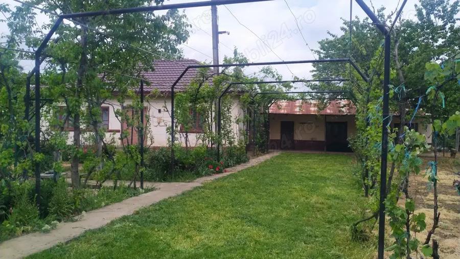 Casa de vanzare in comuna Cosoveni - 1