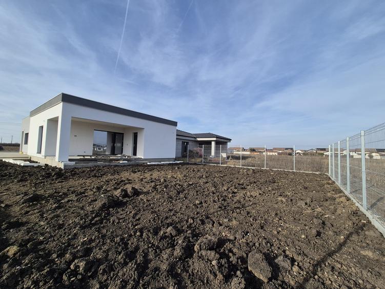 Vila moderna parter. 4 camere, eficienta energetic Via Carmina Arad, comision 0 - 11