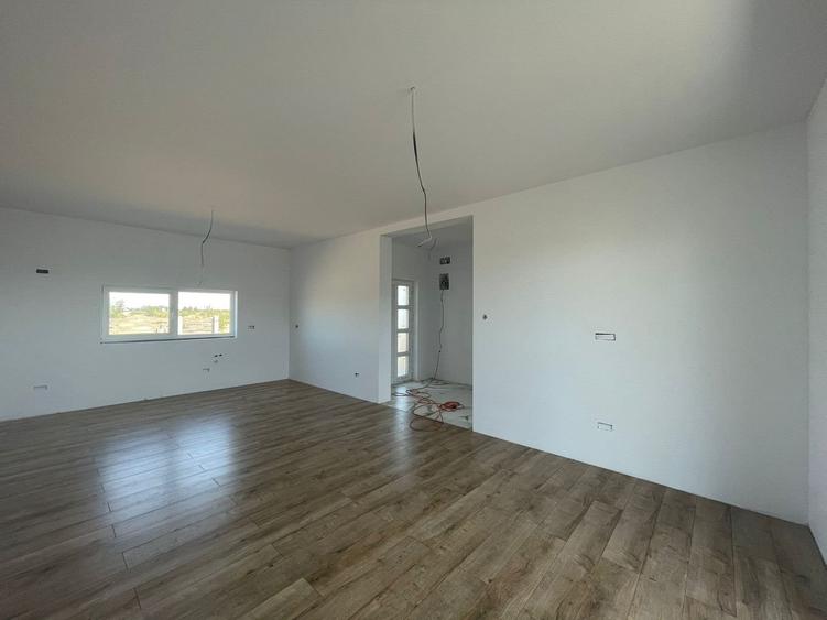 Duplex despartit prin baie | 3 camere | Super Preț | Urseni - 1