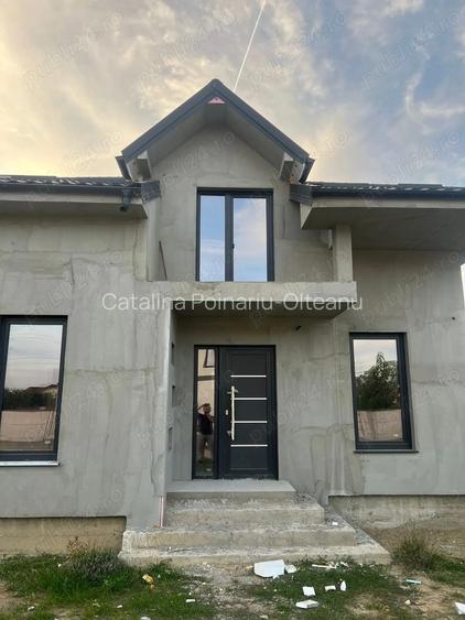Vand Casa cu mansarda Vand Casa cu mansarda