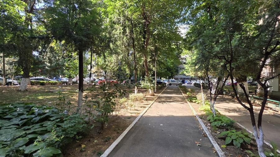 Apartament cu 3 camere decomandat în Drumul Taberei