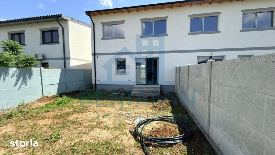 Casă cu 4 camere cu Teren 200 Mp în Malu Mare