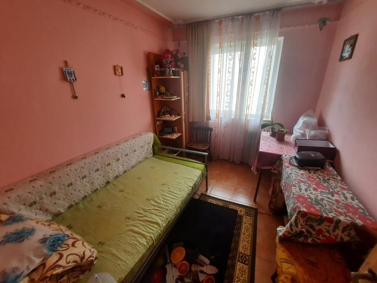 Apartament cu 3 camere, etajul 3/4, zona Dacia - 5