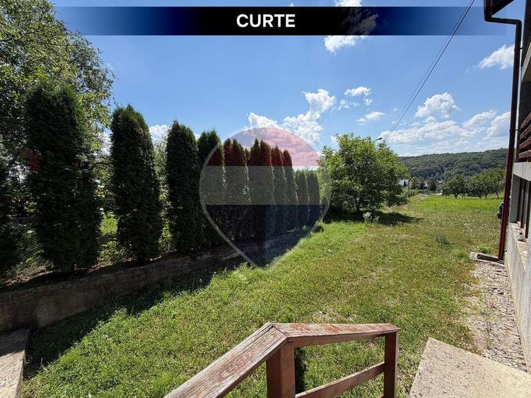 Casă individuală cu 3 camere cu Teren 1594 Mp în Valea Borcutului
