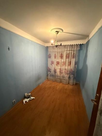 Etaj 2 - Dacia - Piata - 3 camere decomandat - liber - 4