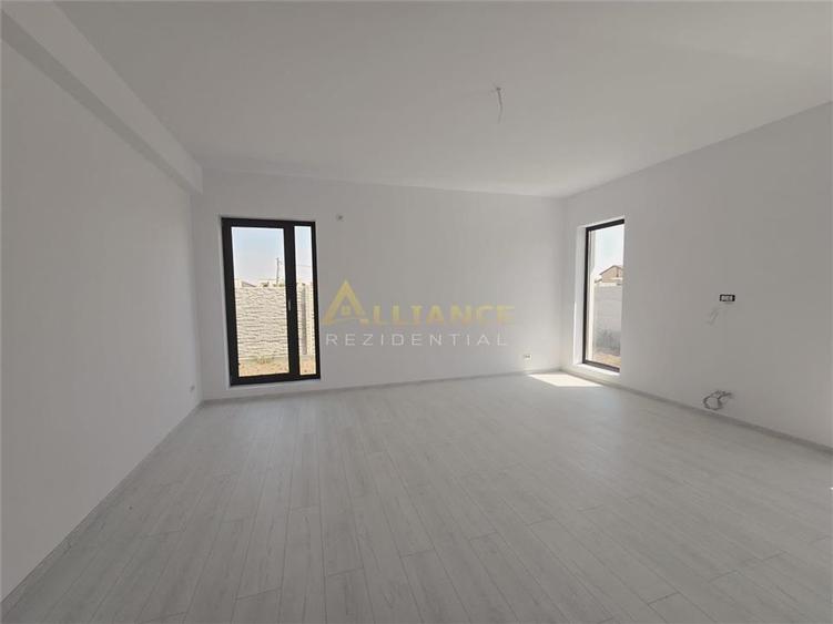 Casa individuala - 4 camere - panouri solare - gaz- curent - 5 min de STV - pod - 3