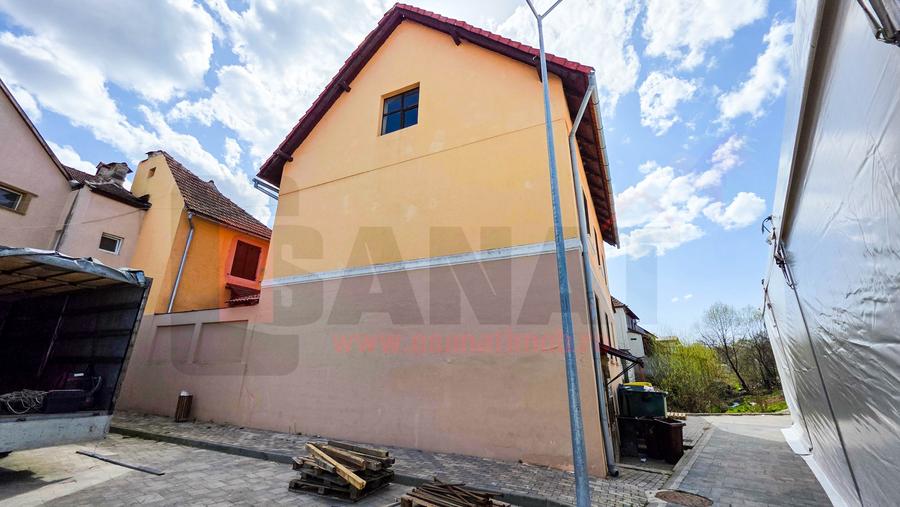 Casa + Moara + Spatiu Comercial, langa Primarie, 3 intrari |VIDEO - 30