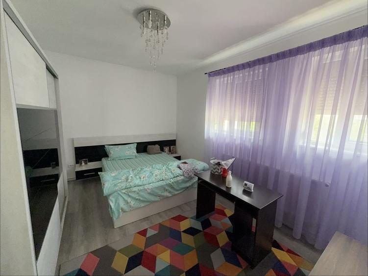 Apartament cu 3 camere decomandat în Rahova