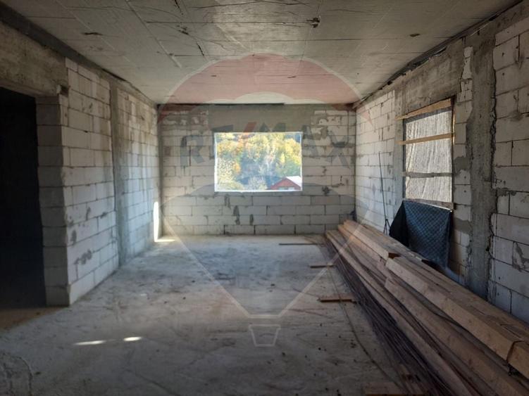 Casa la rosu de vanzare in Caiuti, Bacau - 15