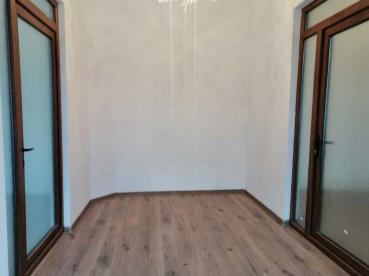 Casa de inchiriat ,3 camere , nemobilata , ultracentral - 5