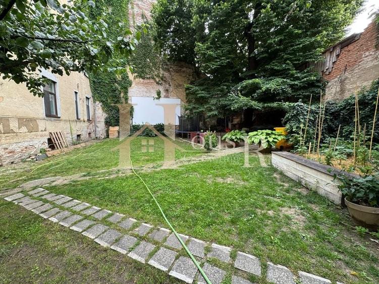 Cladire istorica.Centrala proprie.Curte amenajata cu spatiu verde - 17