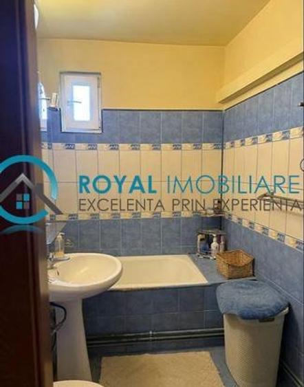 Royal Imobiliare - Vanzare apartament 4 camere zona 9 Mai - 15