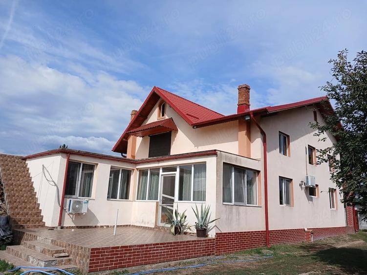 Casă cu 6 camere cu Teren 1300 Mp în Săbăreni