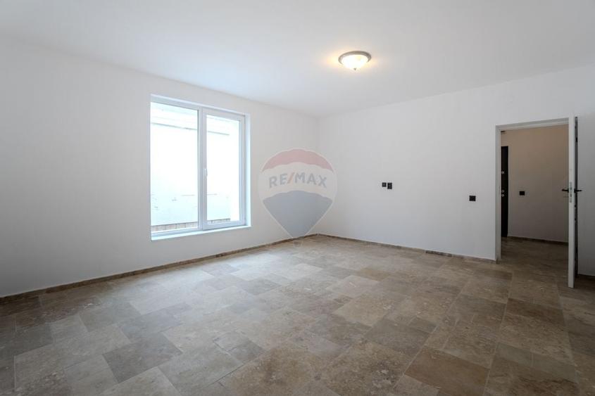 COMISION 0 | Birou modern si luminos la casa cu gradina privata - 13