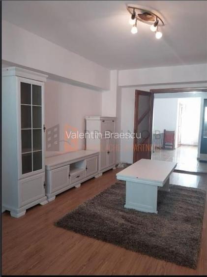 Apartament 3 camere cf 1  decomandat zona Centru