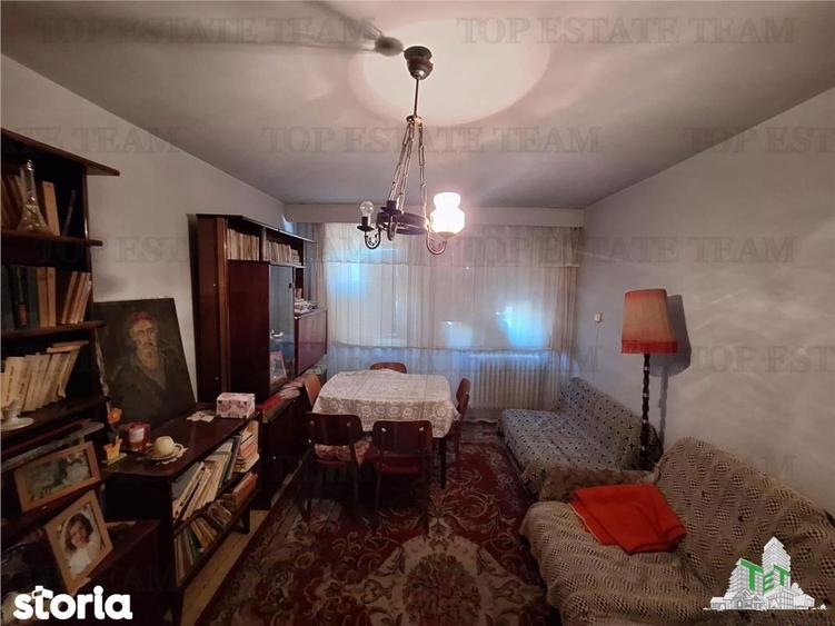 Apartament cu 4 camere decomandat în Viziru 1