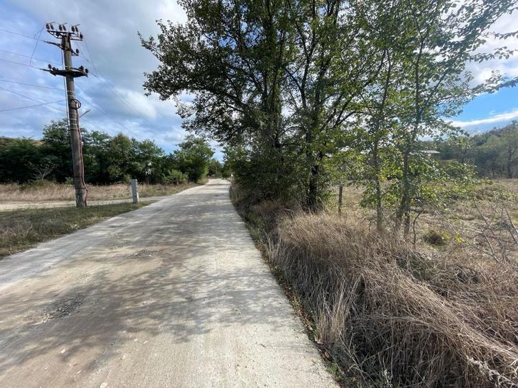Parcele de teren intravilan in localitatea Eselnita, strada Aninilor - 2