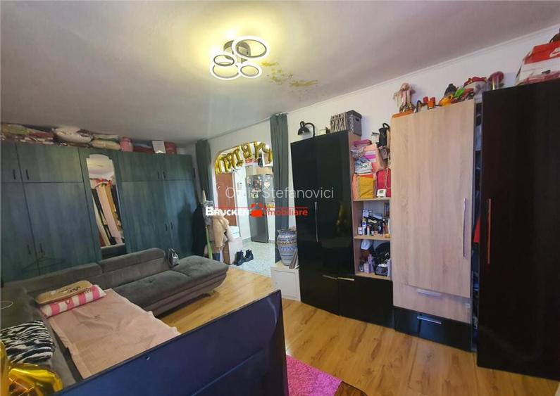 Apartament cu 3 camere de Apartament cu 3 camere de