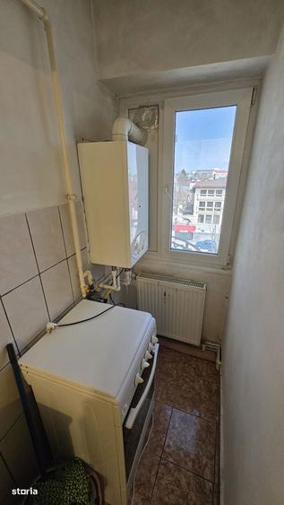 Vand garsoniera et. 4 zona Spital - 7